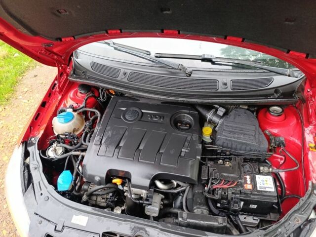 Красный Шкода Фабия, объемом двигателя 1.6 л и пробегом 217 тыс. км за 5200 $, фото 16 на Automoto.ua