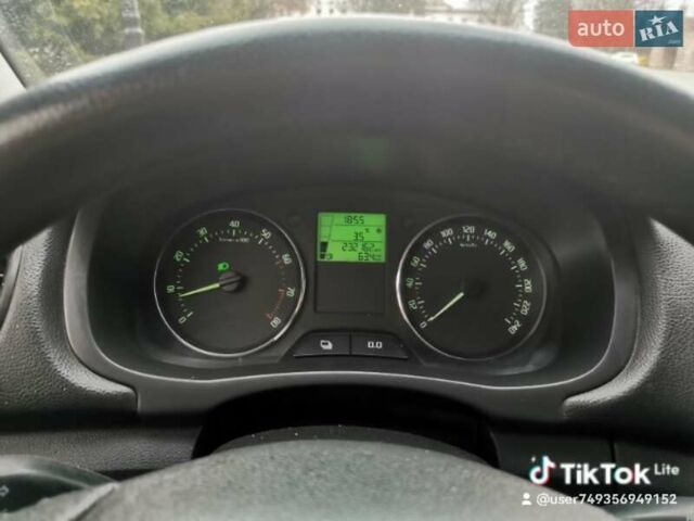 Красный Шкода Фабия, объемом двигателя 1.4 л и пробегом 232 тыс. км за 4699 $, фото 10 на Automoto.ua