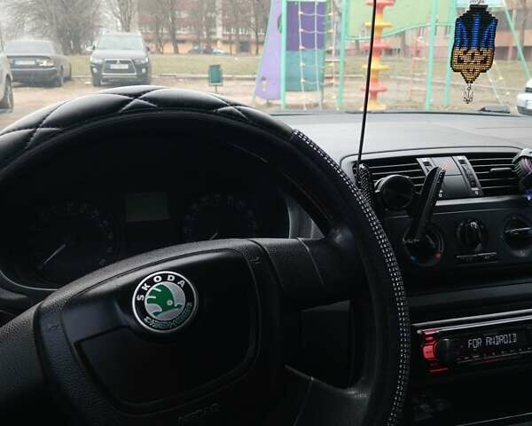 Червоний Шкода Фабія, об'ємом двигуна 1.6 л та пробігом 200 тис. км за 5100 $, фото 14 на Automoto.ua