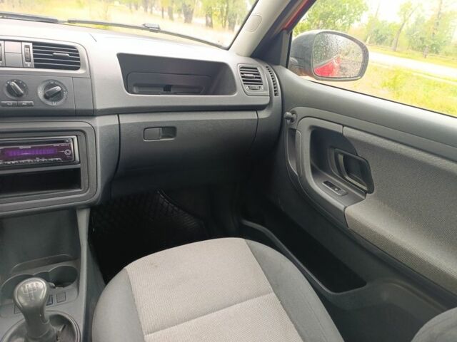 Красный Шкода Фабия, объемом двигателя 1.6 л и пробегом 217 тыс. км за 5200 $, фото 14 на Automoto.ua