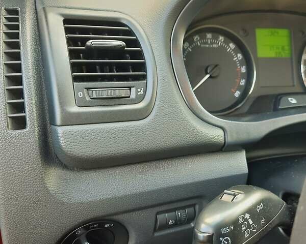 Шкода Фабия 2011 в Житомире на Automoto.ua Красный Шкода Фабия, объемом двигателя 1.2 л и пробегом 176 тыс. км за 6000 $, фото 47 на Automoto.ua