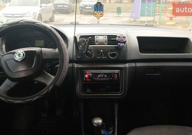 Червоний Шкода Фабія, об'ємом двигуна 1.6 л та пробігом 200 тис. км за 5100 $, фото 10 на Automoto.ua