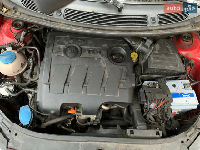 Червоний Шкода Фабія, об'ємом двигуна 1.6 л та пробігом 204 тис. км за 5500 $, фото 11 на Automoto.ua