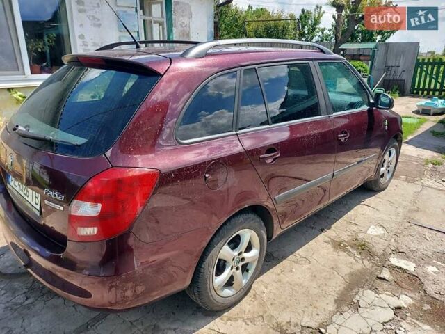 Красный Шкода Фабия, объемом двигателя 1.2 л и пробегом 246 тыс. км за 5500 $, фото 3 на Automoto.ua