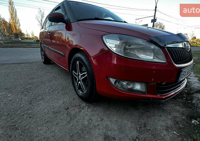 Красный Шкода Фабия, объемом двигателя 1.6 л и пробегом 423 тыс. км за 5500 $, фото 6 на Automoto.ua