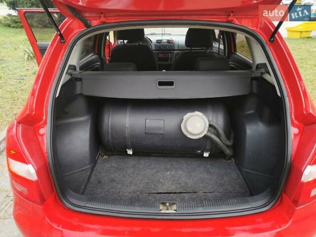 Красный Шкода Фабия, объемом двигателя 1.4 л и пробегом 232 тыс. км за 4699 $, фото 7 на Automoto.ua