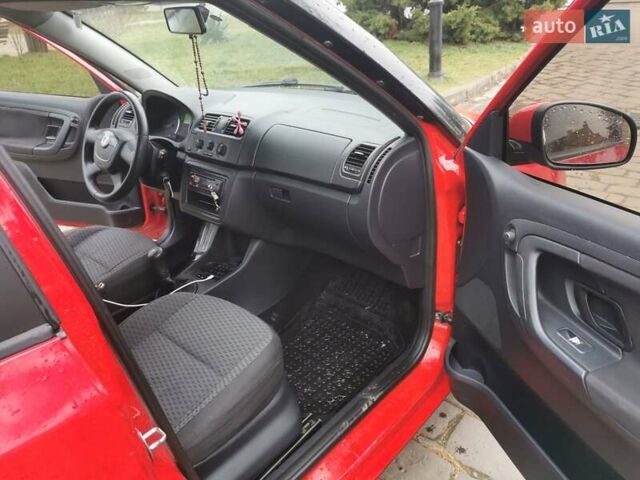 Красный Шкода Фабия, объемом двигателя 1.4 л и пробегом 232 тыс. км за 4699 $, фото 6 на Automoto.ua