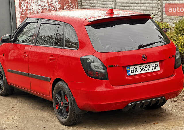 Красный Шкода Фабия, объемом двигателя 1.6 л и пробегом 423 тыс. км за 5500 $, фото 1 на Automoto.ua