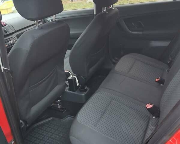 Красный Шкода Фабия, объемом двигателя 1.4 л и пробегом 232 тыс. км за 4699 $, фото 5 на Automoto.ua