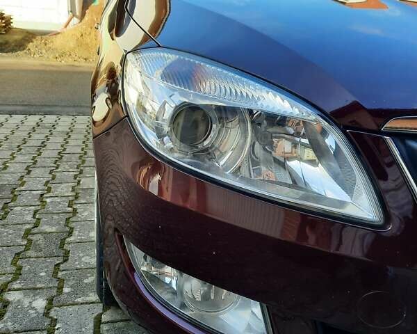 Шкода Фабия 2011 в Житомире на Automoto.ua Красный Шкода Фабия, объемом двигателя 1.2 л и пробегом 176 тыс. км за 6000 $, фото 1 на Automoto.ua