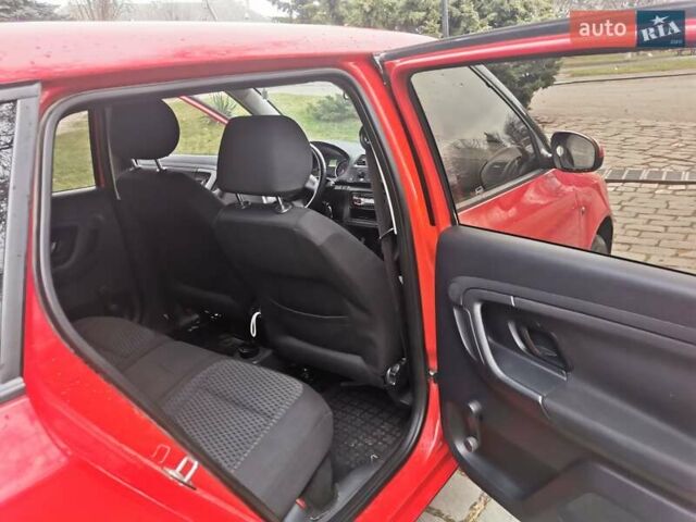 Красный Шкода Фабия, объемом двигателя 1.4 л и пробегом 232 тыс. км за 4699 $, фото 3 на Automoto.ua