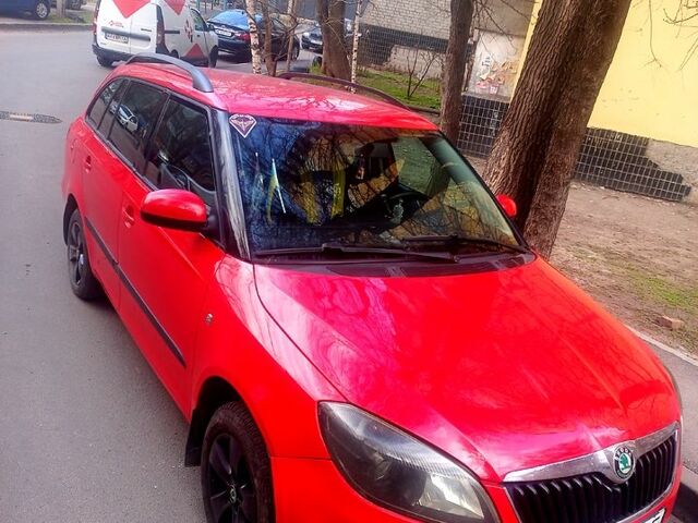 Червоний Шкода Фабія, об'ємом двигуна 1.4 л та пробігом 0 тис. км за 5500 $, фото 1 на Automoto.ua