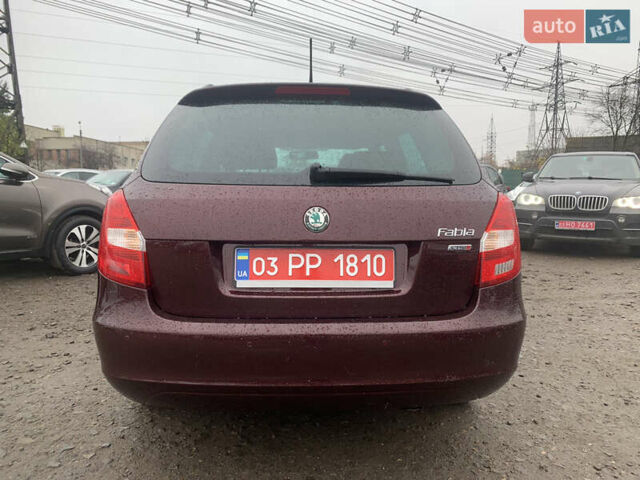 Красный Шкода Фабия, объемом двигателя 1.2 л и пробегом 222 тыс. км за 7800 $, фото 2 на Automoto.ua