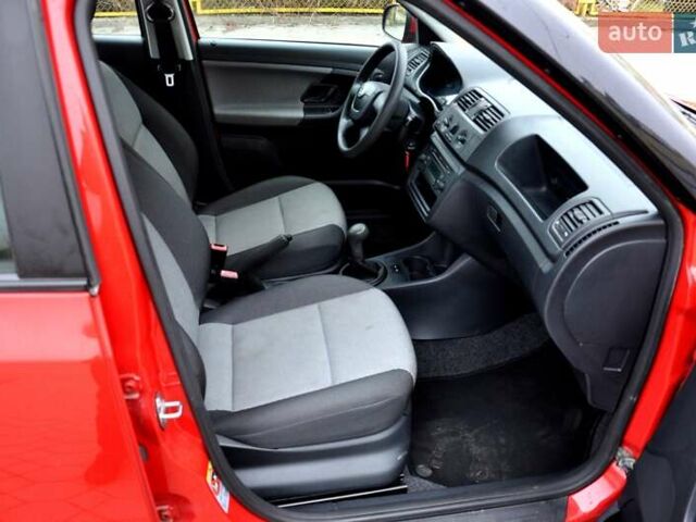 Червоний Шкода Фабія, об'ємом двигуна 1.39 л та пробігом 155 тис. км за 5900 $, фото 21 на Automoto.ua