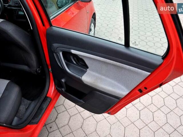 Червоний Шкода Фабія, об'ємом двигуна 1.39 л та пробігом 155 тис. км за 5900 $, фото 20 на Automoto.ua