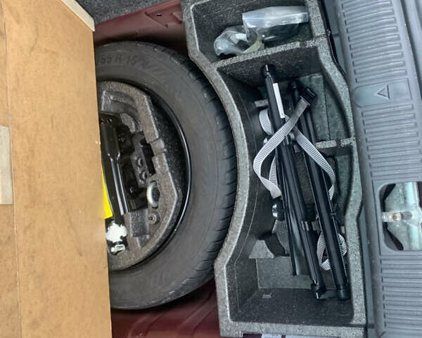 Красный Шкода Фабия, объемом двигателя 1.2 л и пробегом 222 тыс. км за 7800 $, фото 30 на Automoto.ua