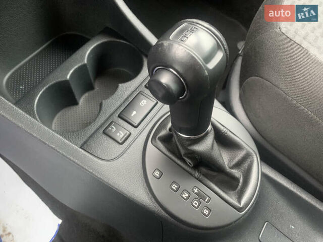 Красный Шкода Фабия, объемом двигателя 1.2 л и пробегом 222 тыс. км за 7800 $, фото 22 на Automoto.ua