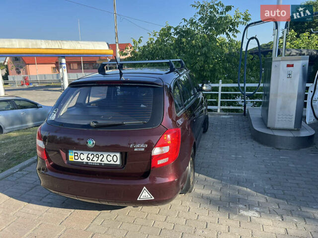 Красный Шкода Фабия, объемом двигателя 1.39 л и пробегом 277 тыс. км за 5300 $, фото 2 на Automoto.ua
