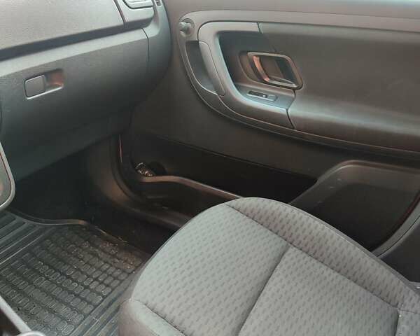 Червоний Шкода Фабія, об'ємом двигуна 1.2 л та пробігом 139 тис. км за 5300 $, фото 5 на Automoto.ua