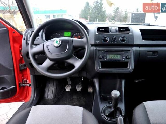 Червоний Шкода Фабія, об'ємом двигуна 1.39 л та пробігом 155 тис. км за 5900 $, фото 18 на Automoto.ua