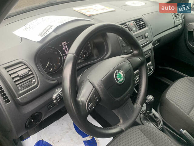 Красный Шкода Фабия, объемом двигателя 1.2 л и пробегом 222 тыс. км за 7800 $, фото 17 на Automoto.ua