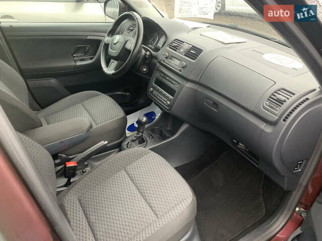 Красный Шкода Фабия, объемом двигателя 1.2 л и пробегом 222 тыс. км за 7800 $, фото 35 на Automoto.ua