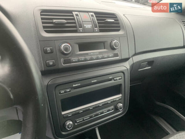 Красный Шкода Фабия, объемом двигателя 1.2 л и пробегом 222 тыс. км за 7800 $, фото 21 на Automoto.ua