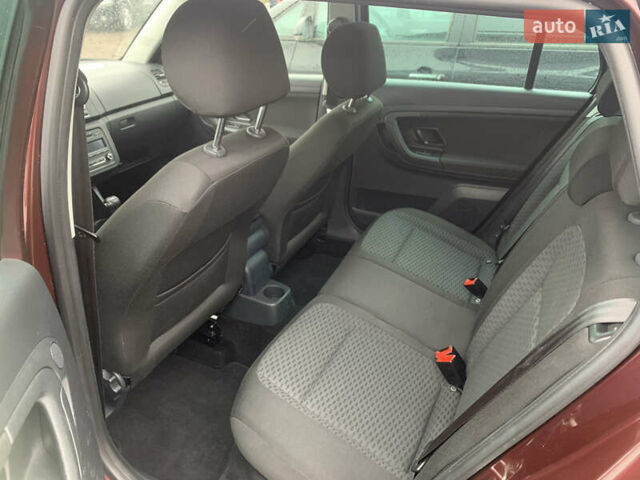 Красный Шкода Фабия, объемом двигателя 1.2 л и пробегом 222 тыс. км за 7800 $, фото 26 на Automoto.ua