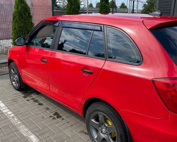 Шкода Фабия 2012 в Лозовой на Automoto.ua Красный Шкода Фабия, объемом двигателя 1.2 л и пробегом 256 тыс. км за 5600 $, фото 2 на Automoto.ua