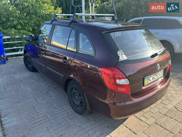 Красный Шкода Фабия, объемом двигателя 1.39 л и пробегом 277 тыс. км за 5300 $, фото 3 на Automoto.ua
