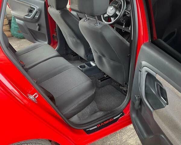 Шкода Фабия 2012 в Лозовой на Automoto.ua Красный Шкода Фабия, объемом двигателя 1.2 л и пробегом 256 тыс. км за 5600 $, фото 10 на Automoto.ua