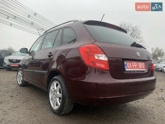 Красный Шкода Фабия, объемом двигателя 1.2 л и пробегом 222 тыс. км за 7800 $, фото 1 на Automoto.ua