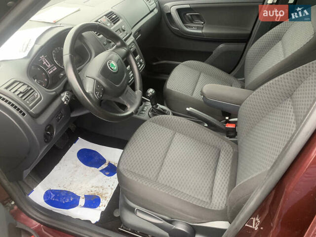 Красный Шкода Фабия, объемом двигателя 1.2 л и пробегом 222 тыс. км за 7800 $, фото 16 на Automoto.ua