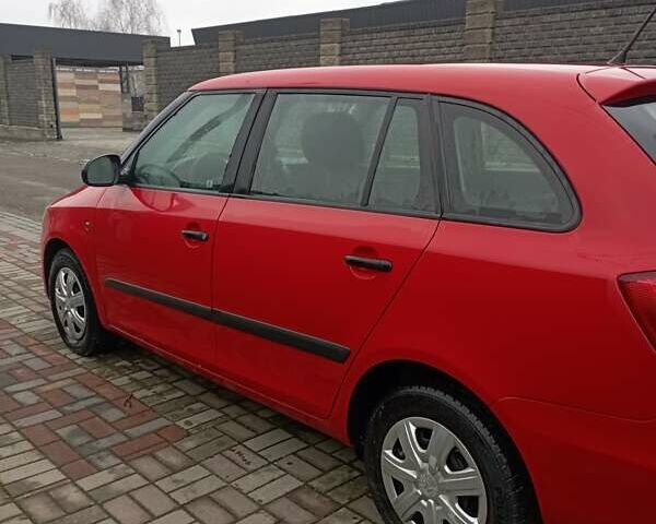 Красный Шкода Фабия, объемом двигателя 1.2 л и пробегом 230 тыс. км за 4500 $, фото 9 на Automoto.ua