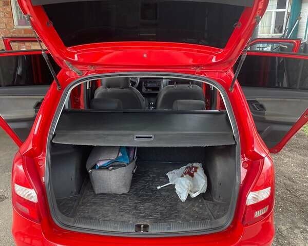 Шкода Фабия 2012 в Лозовой на Automoto.ua Красный Шкода Фабия, объемом двигателя 1.2 л и пробегом 256 тыс. км за 5600 $, фото 11 на Automoto.ua