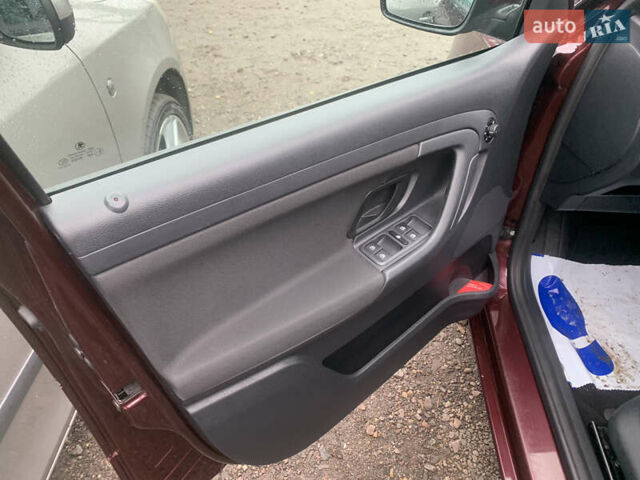 Красный Шкода Фабия, объемом двигателя 1.2 л и пробегом 222 тыс. км за 7800 $, фото 15 на Automoto.ua