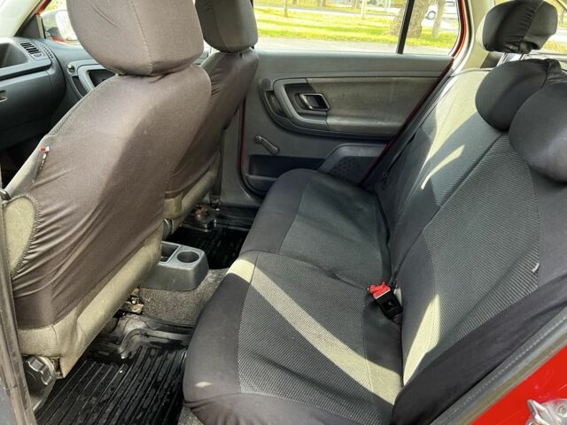 Червоний Шкода Фабія, об'ємом двигуна 1.2 л та пробігом 300 тис. км за 4200 $, фото 14 на Automoto.ua