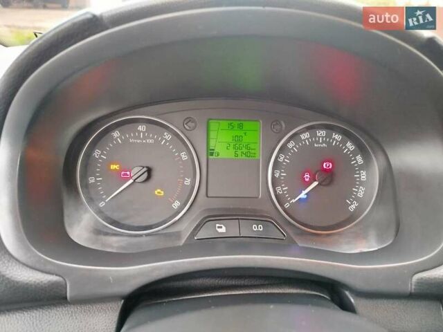 Червоний Шкода Фабія, об'ємом двигуна 1.4 л та пробігом 216 тис. км за 4700 $, фото 4 на Automoto.ua