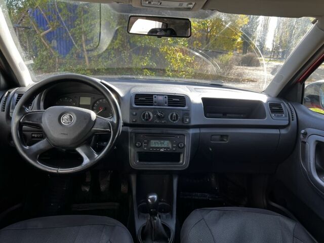 Червоний Шкода Фабія, об'ємом двигуна 1.2 л та пробігом 300 тис. км за 4200 $, фото 15 на Automoto.ua