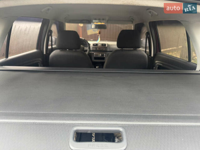 Красный Шкода Фабия, объемом двигателя 1.39 л и пробегом 104 тыс. км за 8000 $, фото 6 на Automoto.ua