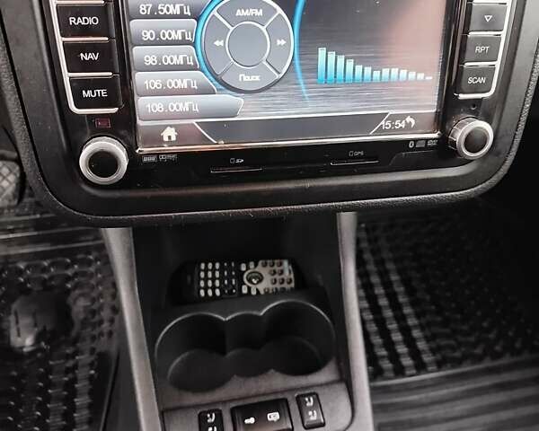 Червоний Шкода Фабія, об'ємом двигуна 1.4 л та пробігом 216 тис. км за 4700 $, фото 2 на Automoto.ua