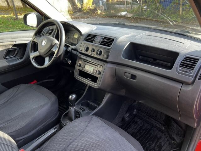 Червоний Шкода Фабія, об'ємом двигуна 1.2 л та пробігом 300 тис. км за 4200 $, фото 16 на Automoto.ua