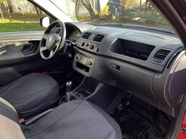 Червоний Шкода Фабія, об'ємом двигуна 1.2 л та пробігом 300 тис. км за 4200 $, фото 12 на Automoto.ua