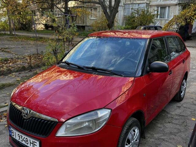 Червоний Шкода Фабія, об'ємом двигуна 1.2 л та пробігом 300 тис. км за 4200 $, фото 1 на Automoto.ua