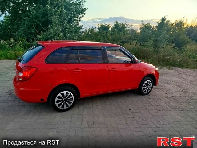 Красный Шкода Фабия, объемом двигателя 1.4 л и пробегом 215 тыс. км за 4900 $, фото 2 на Automoto.ua