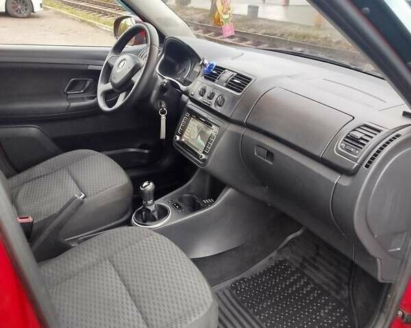 Червоний Шкода Фабія, об'ємом двигуна 1.4 л та пробігом 216 тис. км за 4700 $, фото 6 на Automoto.ua