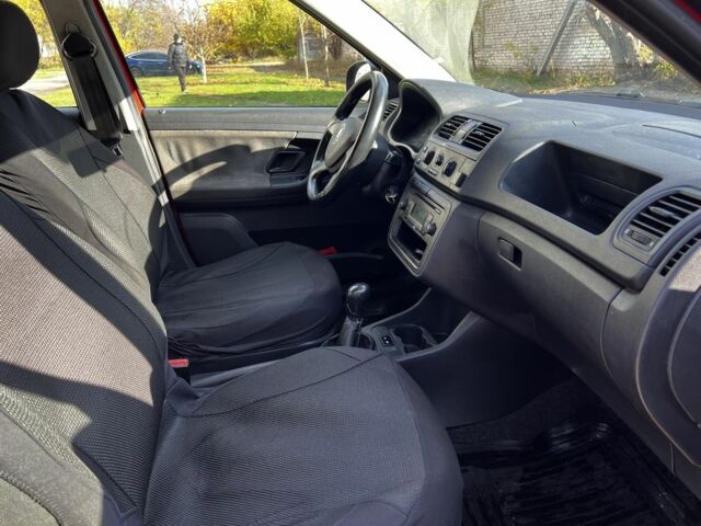 Червоний Шкода Фабія, об'ємом двигуна 1.2 л та пробігом 300 тис. км за 4200 $, фото 13 на Automoto.ua