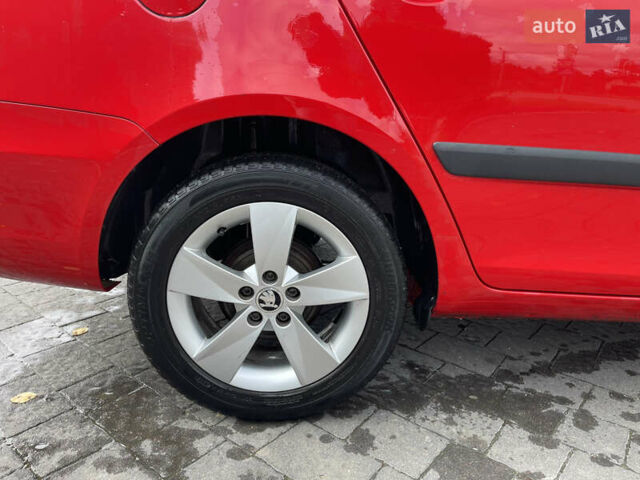 Шкода Фабия 2014 в Долине на Automoto.ua Красный Шкода Фабия, объемом двигателя 1.39 л и пробегом 202 тыс. км за 7450 $, фото 4 на Automoto.ua