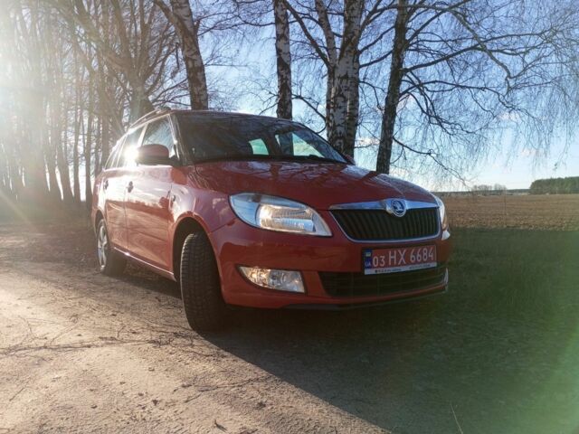 Красный Шкода Фабия, объемом двигателя 0 л и пробегом 235 тыс. км за 7800 $, фото 2 на Automoto.ua