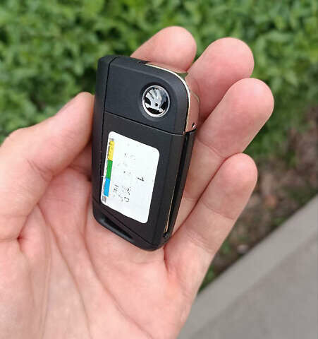 Красный Шкода Фабия, объемом двигателя 1 л и пробегом 258 тыс. км за 6400 $, фото 13 на Automoto.ua